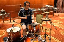 Cech đánh trống, Luiz khiến CĐV hóa cuồng tại St. Louis