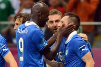 Đức 1 - 2 Italia: Ozil không kịp giải cứu Đức sau cú đúp của Balotelli