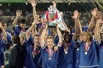 Trezeguet 'đánh ra vàng' cho nước Pháp