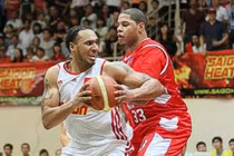 San Miguel Beermen 100 – 74 Saigon Heat: Thua đậm ở Phillippines
