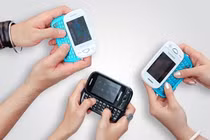 Nhịn ăn, nhịn mặc, hành bố mẹ đua… "dế xịn" 