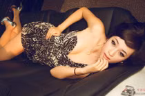 Người đẹp khoe thân hình nóng bỏng bên siêu xe BMW