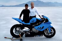 Siêu mô tô BMW lập kỷ lục chạy 330 km/h