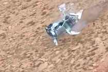 Kinh hoàng xe đua lộn gần trăm vòng xuống vực và vỡ nát