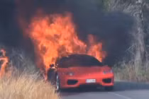 Ferrari 360 Spider vừa mua đã cháy thành tro