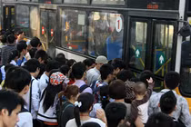 Kinh hoàng tàu xe sau Tết: Vật vã trở về, vật vã ra đi...