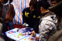 Cờ bạc, cò mồi "tung hoành" chợ Viềng