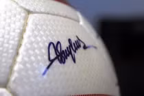 Trái bóng đặc biệt dành tặng người dự đoán đúng 2 trận bán kết EURO