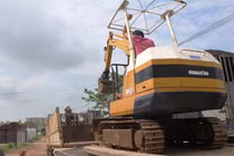 Người dân Kim Bon đã có xe xúc - ủi để làm đường, làm nương