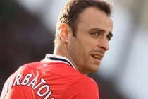 M.U quyết không thanh lý Berbatov với giá bèo