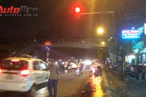 Tránh vi phạm giao thông tại ngã ba Chùa Bộc - Học viện Ngân hàng