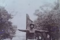 'Cơn nghiền' mô tô của thiếu nữ Hà Nội xưa