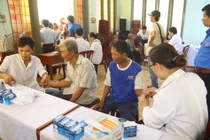 Gần 1000 dân Lý Sơn được khám chữa bệnh miễn phí