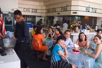 Ấm lòng thực khách xa quê hương