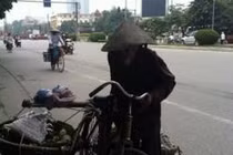 Cộng đồng mạng xót xa cụ già 84 tuổi đạp xe bán chuối ở Hà Nội