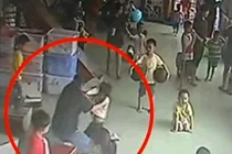 Bàng hoàng cô nuôi dạy trẻ quăng móp đầu bé gái 4 tuổi