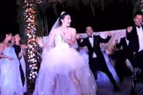 Clip: Cô dâu nhảy Gangnam Style điệu nghệ trong lễ cưới
