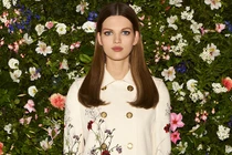 Gucci "thả" người đẹp giữa vườn hoa xuân 