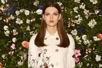 Gucci "thả" người đẹp giữa vườn hoa xuân 