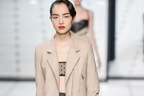 Chất liệu da sẽ "trở lại" vào mùa xuân