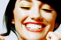 Rộn rã sắc màu neon "diện" đi làm sau kỳ nghỉ lễ 