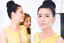 Diễn viên Quỳnh Hoa ngày càng 'mạnh tay' hở