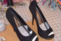 Nhật ký tỉ mẩn và lọ mọ: Khi không muốn dự tiệc cùng đôi giẩy điệu