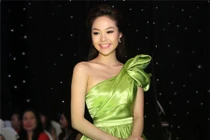 10 bộ cánh giúp Minh Hằng có đẳng cấp