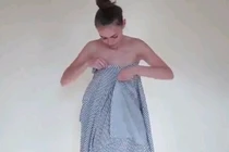 Muôn kiểu sexy với chiếc áo sơ mi nam