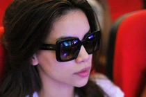 Chọn kính râm 'chất' như Hà Hồ