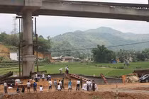 Sập dầm cầu vượt cao tốc Nội Bài-Lào Cai, 1 người thiệt mạng 