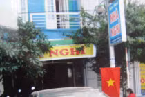 Miễn nhiệm Chủ tịch xã vào nhà nghỉ với thủ quỹ, bỏ cả ôtô để trốn