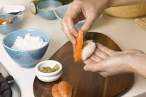 Lợi ích của cá, củ cải và mận với bé