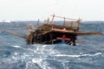  Cứu 32 ngư dân cùng tàu cá trôi dạt trên biển