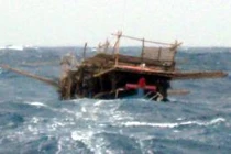  Cứu 32 ngư dân cùng tàu cá trôi dạt trên biển