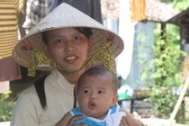 Mâu thuẫn, bố mẹ vợ kiện con rể tội "giao cấu với trẻ em"