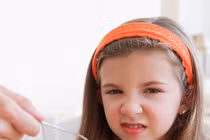 Chiêu cực hay dụ con uống thuốc