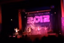 Sinh viên đại học nhảy Gangnam Style chào 'lính mới'