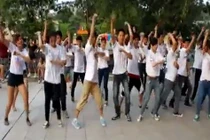 Giới trẻ Hà Nội tập nhảy Gangnam lập kỷ lục Việt Nam