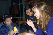 Thầy Tây sưởi ấm Lớp học Hy vọng