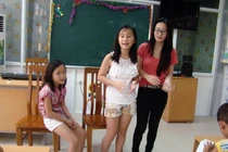 Ba công chúa nhỏ nhà GS Ngô Bảo Châu khuấy động Lớp học Hy vọng