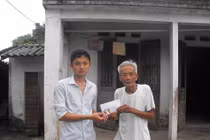 Quà độc giả đã đến tay người thầy giáo già và 3 người con điên dại