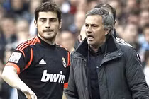 Casillas không thèm nhìn mặt Mourinho