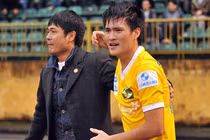 Antonio và Moussa cho Công Vinh 'ngửi khói'