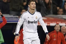 Quay chậm: Ronaldo bị 'bẫy' thẻ đỏ oan uổng