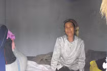 Thương cảm người đàn bà cô độc mắc bệnh nửa tỉnh nửa dại