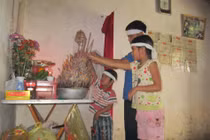 3 đứa trẻ mồ côi cha và nguy cơ thất học