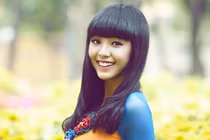 Bảo Trân diện áo dài 'già đanh'