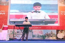 Chàng trai khiếm thị nghị lực, đa tài chơi được nhiều nhạc cụ