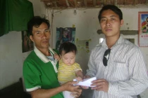 Quà bạn đọc đến với bé gái 2 tháng tuổi khát sữa mẹ